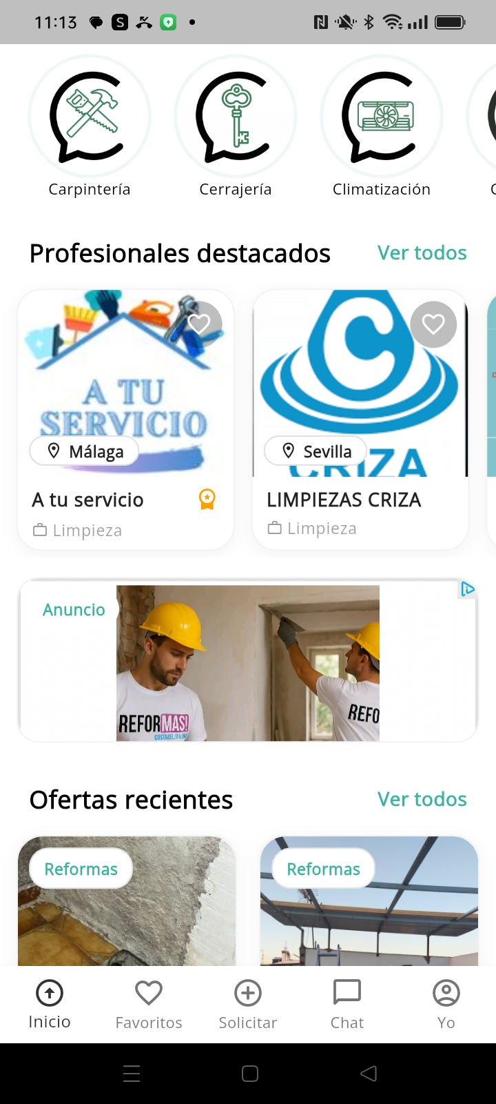 Pantalla real de la app ObraChat con categorías, profesionales destacados y ofertas recientes